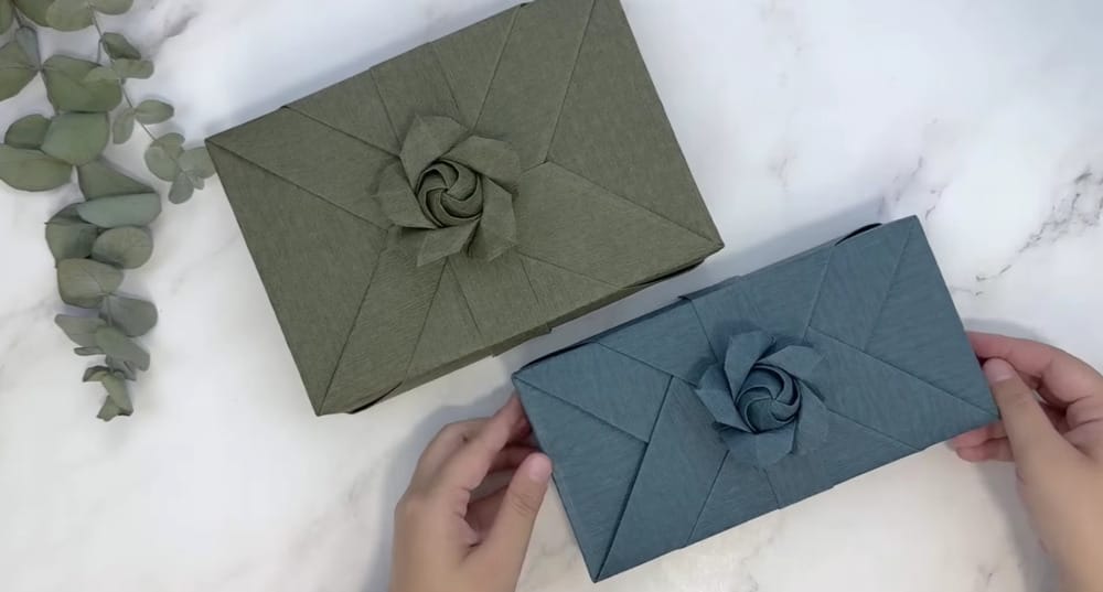 A gift wrapping ideas and origami roses tutorial
