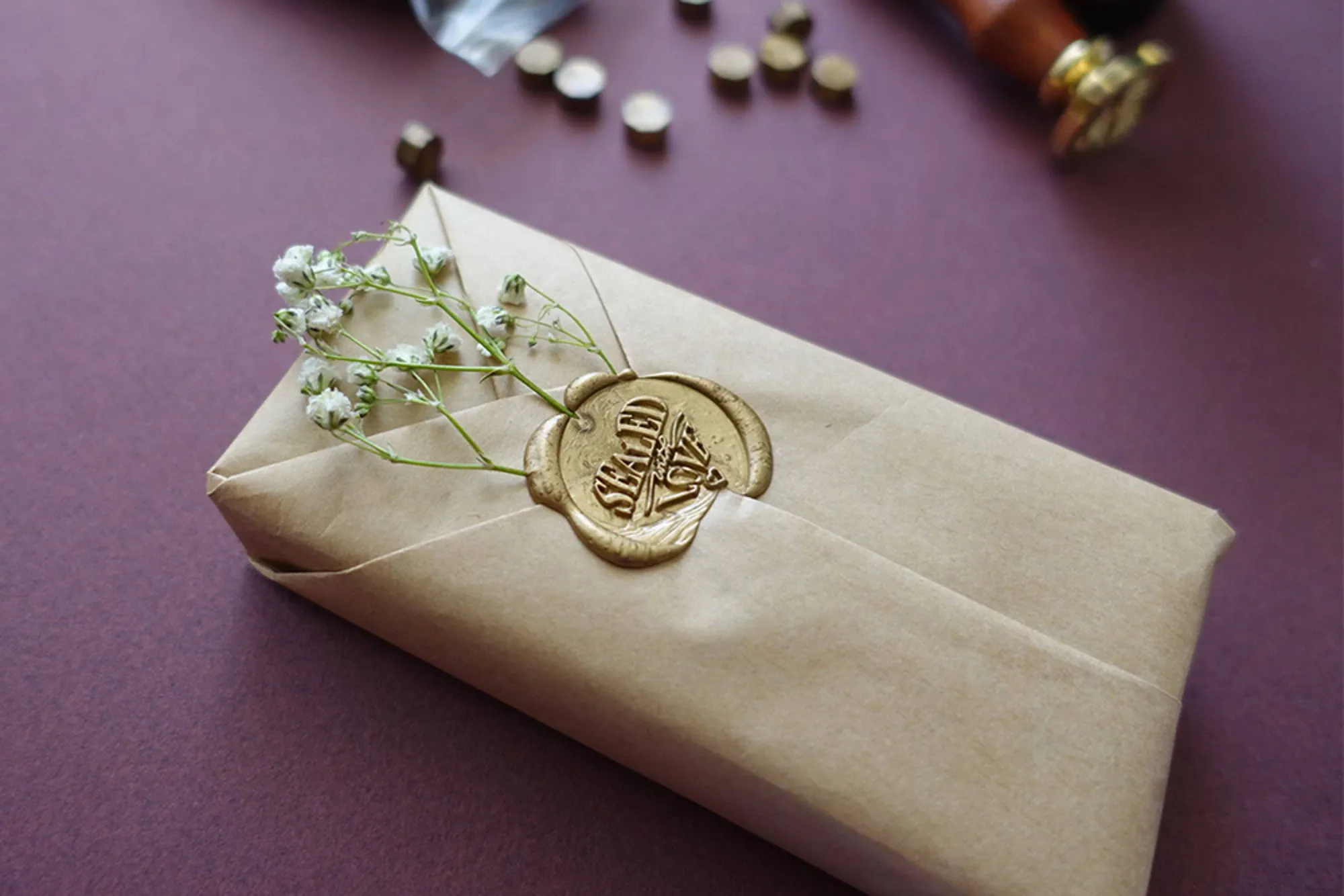 How to wrapping a gift in pleated style